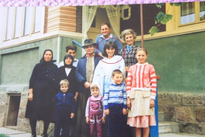 Nu o recunoști! Cum arăta Carmen Iohannis în tinereţe! În copilărie, Prima Doamnă a luat lecții de balet și de pian