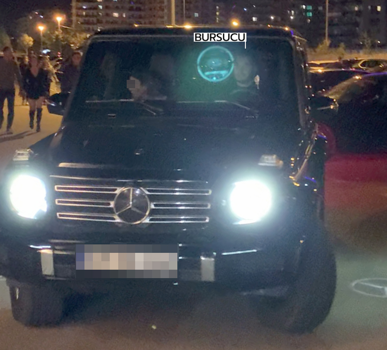 Bursucu își plimbă iubita cu Mercedes G Klasse / Sursă foto: CANCAN.RO
