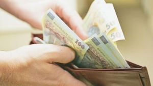 O pensionară din Craiova a găsit un portofel plin cu bani! Ce a făcut cu el i-a șocat pe toți