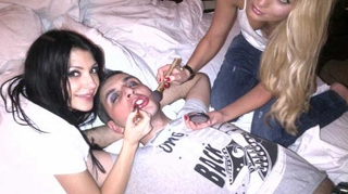 Celia se lasa de muzica pentru a deveni make-up artist? Uite cum arata prima persoana pe care a fardat-o!