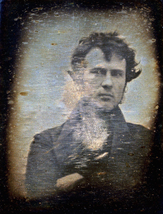 Un american pe nume Robert Cornelius a fost cel care şi-a făcut primul selfie în urmă cu 167 de ani