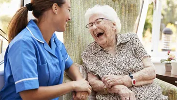 Ce a primit o badantă moștenire, de la pensionara de care avea grijă. Când a citit testamentul, a crezut că este o eroare