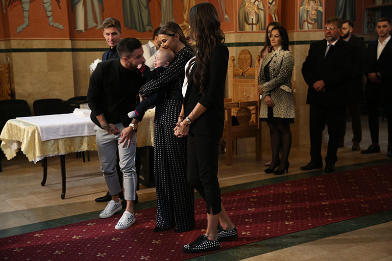 EXCLUSIV. Reghe şi Anamaria Prodan nu s-au uitat la bani! Ce sumă au pus naşii în plic la botezul fiului fotbalistului Gabi Enache!