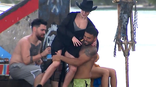 Jador, dat afară de la Survivor România All Stars? E acuzat că a atins nepotrivit o colegă