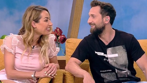 Flavia de la ”Neatza” a dezvăluit ce test trebuie să treacă Maticiuc zi de zi! Cum a reacţionat blonda la întrebarea lui Dani Oţil: ”Când vorbim şi noi despre relaţia ta?”