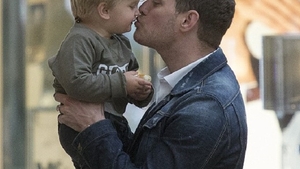 Michael Bublé renunţă la cântat, după ce fiul lui de 3 ani a fost diagnosticat cu cancer