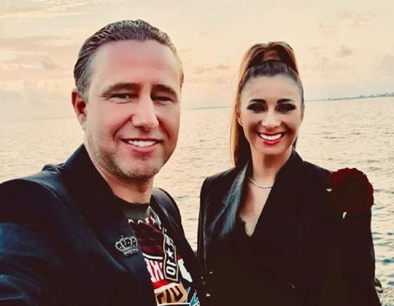 Anamaria Prodan și Reghe au impresionat pe aeroportul din Dubai. Cum s-au îmbrăcat întrece orice imaginație
