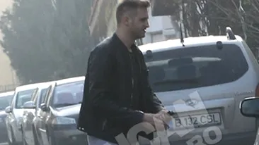 Sorin de la Akcent s-a scarpinat in zona intima cu iubita alaturi! Vezi cum a reactionat ea!