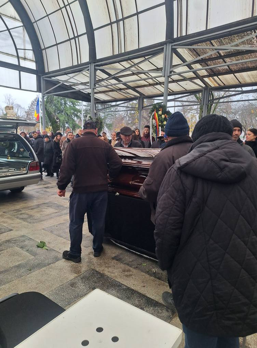 Flavia Groșan a fost înmormântată în râuri de lacrimi! Mii de oameni și-au luat adio