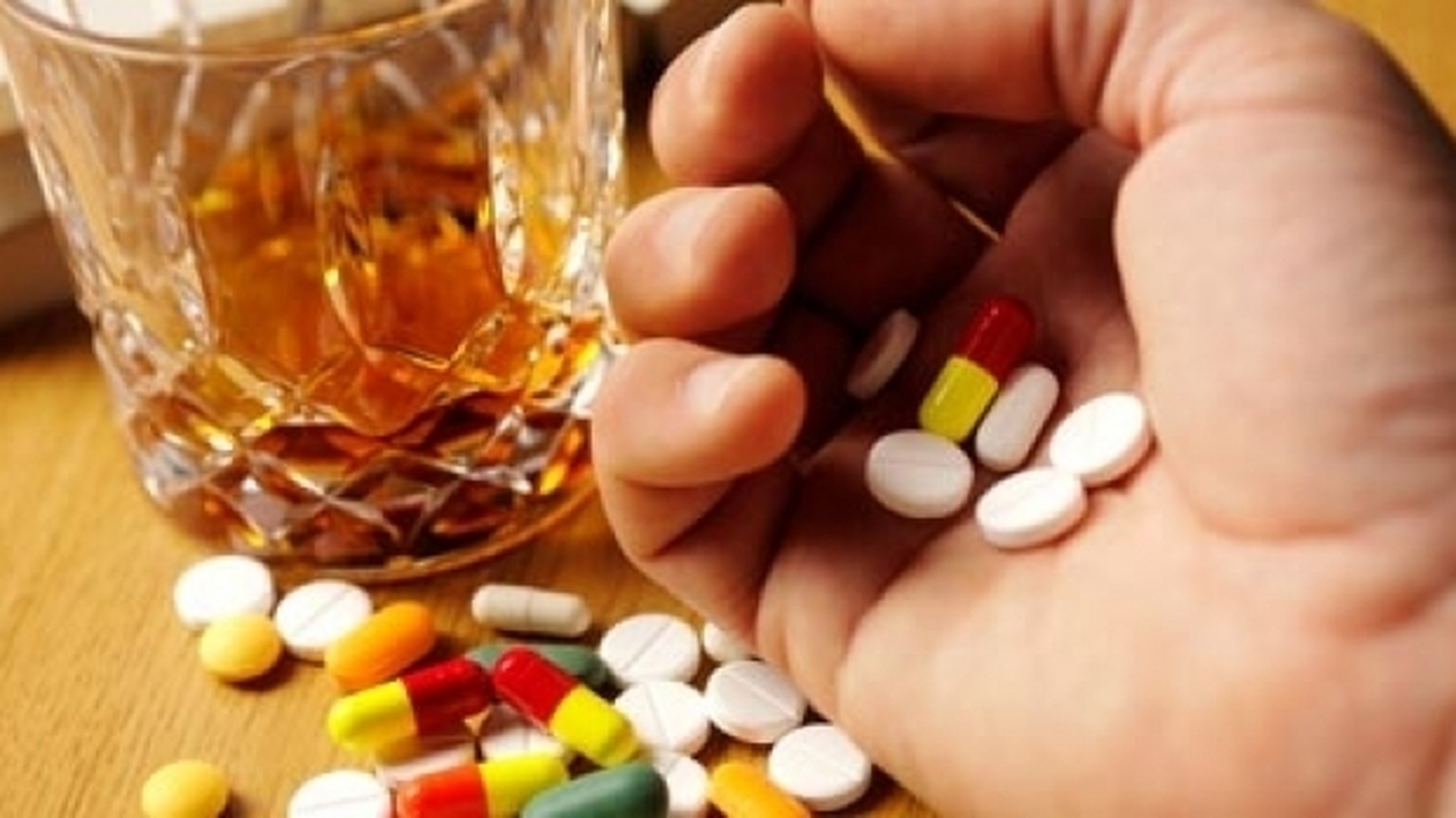 A vrut să se sinucidă prin 3 metode, pentru că soţia l-a refuzat! Ce i-a cerut bărbatul