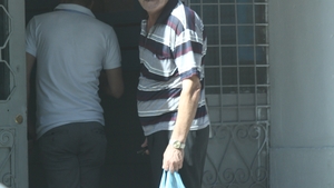 Ce mai fac parintii Floarei Leonida, fosta gimnasta ajunsa prostituata? Ar intra in pamant de rusine, dar au gasit o solutie sa treaca peste dezamagirea pe care le-a provocat-o fata lor!