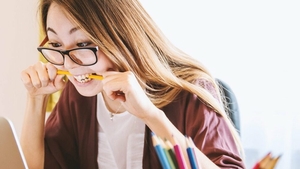 Ce bursă poți să primești de la stat, dacă ai până în 23 de ani? România este singura țară care o oferă