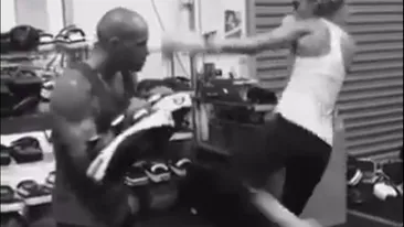 Acest video a devenit instantaneu VIRAL! O femeie gravidă în opt luni face... kickboxing!