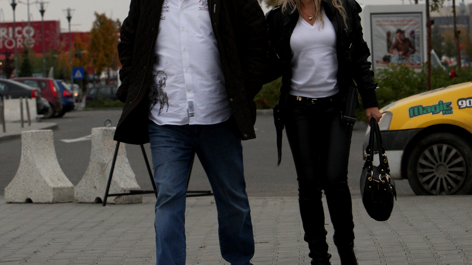 Asta le-ar intrece pe toate! A divortat de “Bella” din “La Bloc” si a luat-o pe verisoara ei! Acum s-a saturat si de… verisoara?!