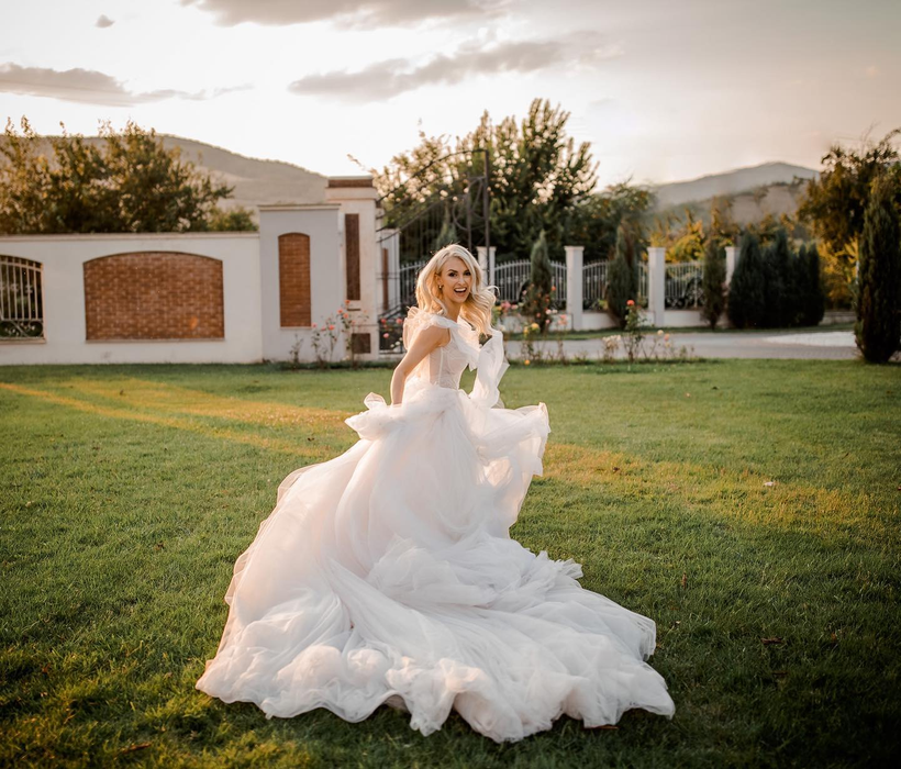 Andreea Bălan, mesaje dureroase pentru George Burcea în noua piesă, “Am crezut în basme”! Bărbatul misterios din videoclip seamănă cu tatăl fiicelor sale