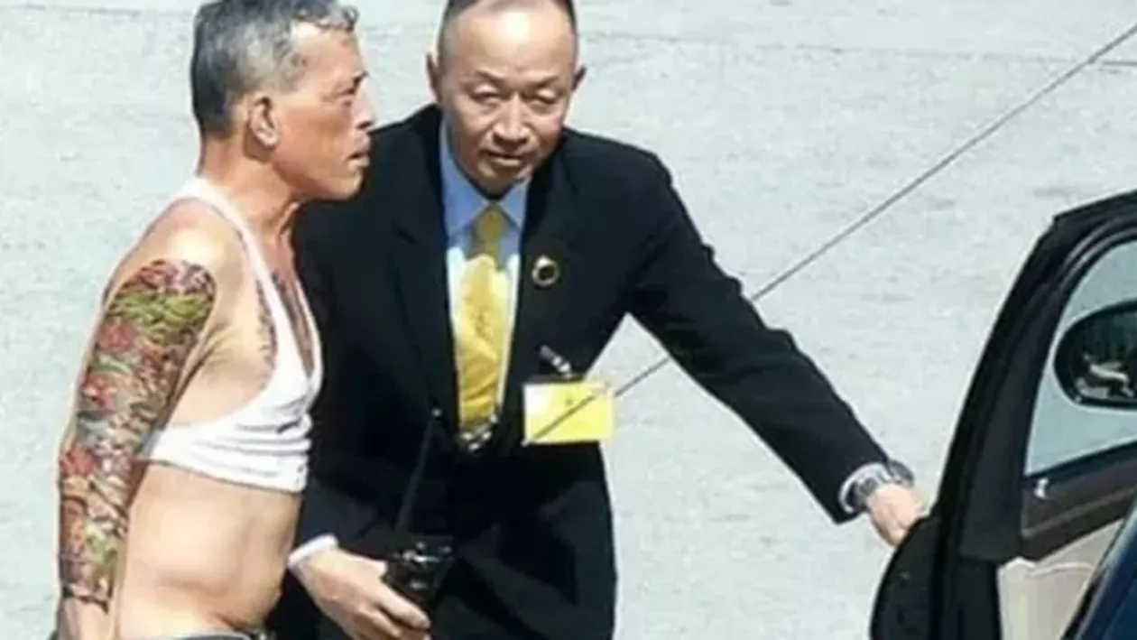Regele Thailandei s-a căsătorit... cu garda lui de corp!