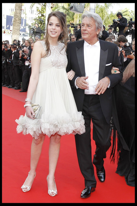 Anouschka este fiica lui Alain Delon şi  Rosalie van Breemen