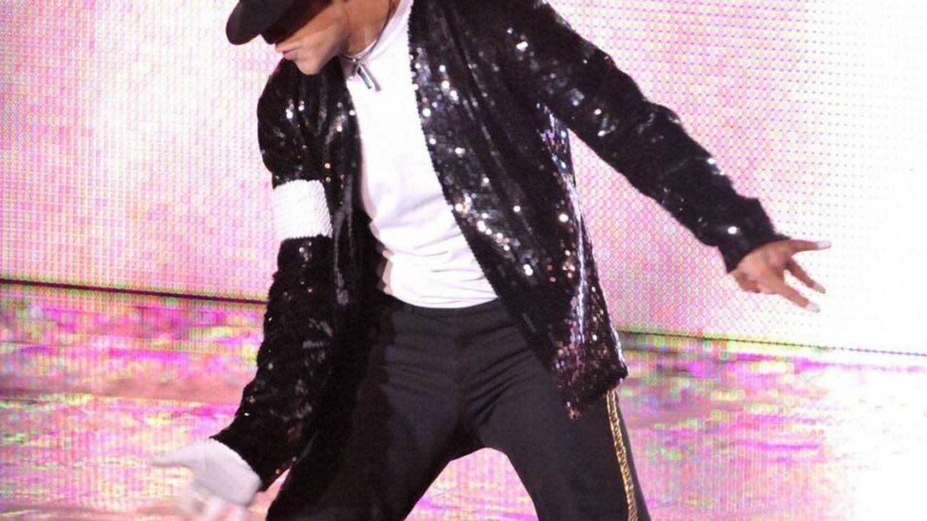 Suma URIAȘĂ cu care s-a vândut la licitație una dintre șosetele purtate de Michael Jackson la un concert în Nisa