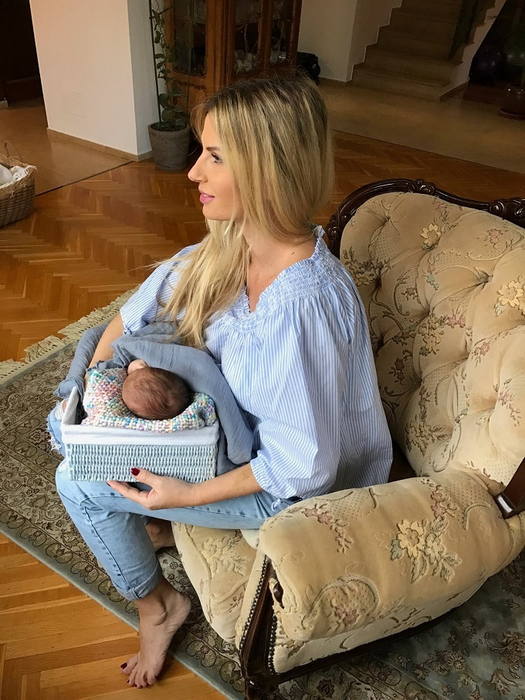 Andreea Bănică, împreună cu băieţelul ei