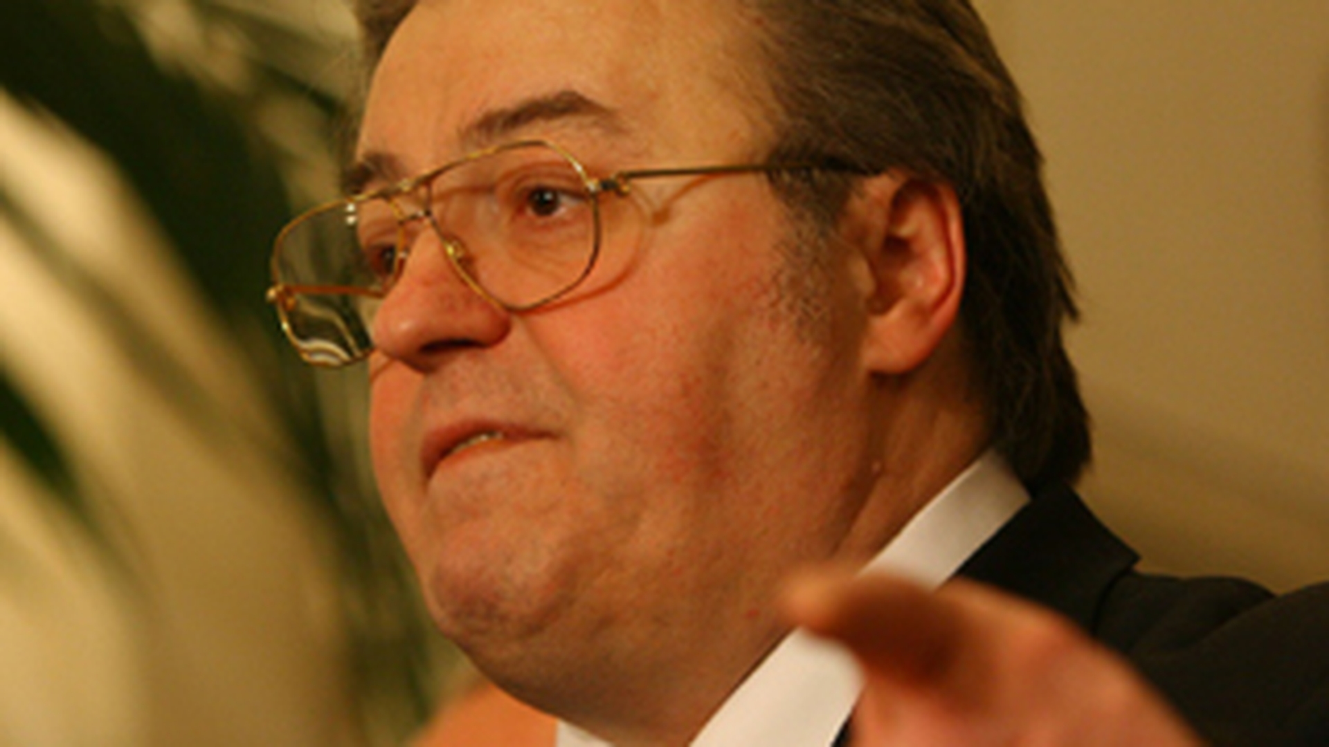 Vadim Tudor: "Pentru mine este clar ca Oana vrea sa isi omoare mama! Opreste-te, blestemato! E posedata de draci aceasta Oana Zavoranu! "