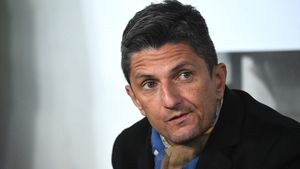 Răzvan Lucescu, schimb de mesaje cu președintele Rapidului: "Este alături de noi. Știe foarte bine care este..."