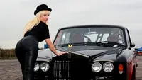 Bancul zilei | O tipă de 18 ani îi spune mamei că i-a întârziat menstruația! ”Cine e derbedeul?” Un Rolls-Royce parchează și…