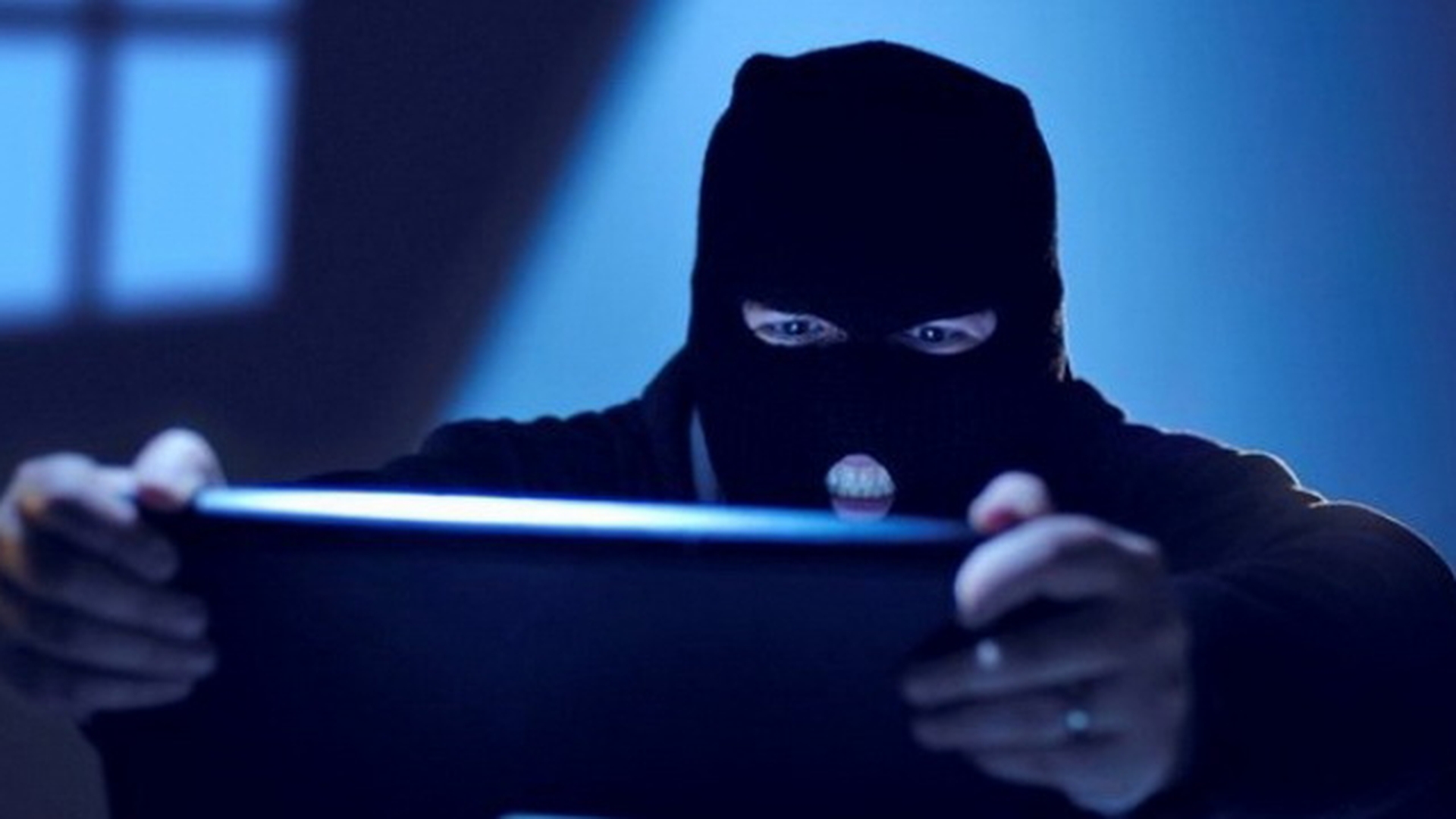 1,2 miliarde de nuante de...gri. Un hacker rus i-a pus pe jar pe americani, dupa ce a furat un numar URIAS de parole!