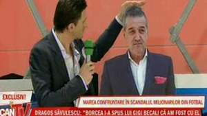 VIDEO Dragos Savulescu a demonstrat ca e mai "mare" decat Gigi Becali! Uite cum l-a mangaiat pe cap: "Unde-i piticul?"