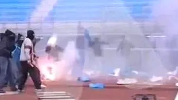 VIDEO Macel intre suporteri pe un stadion din Grecia!