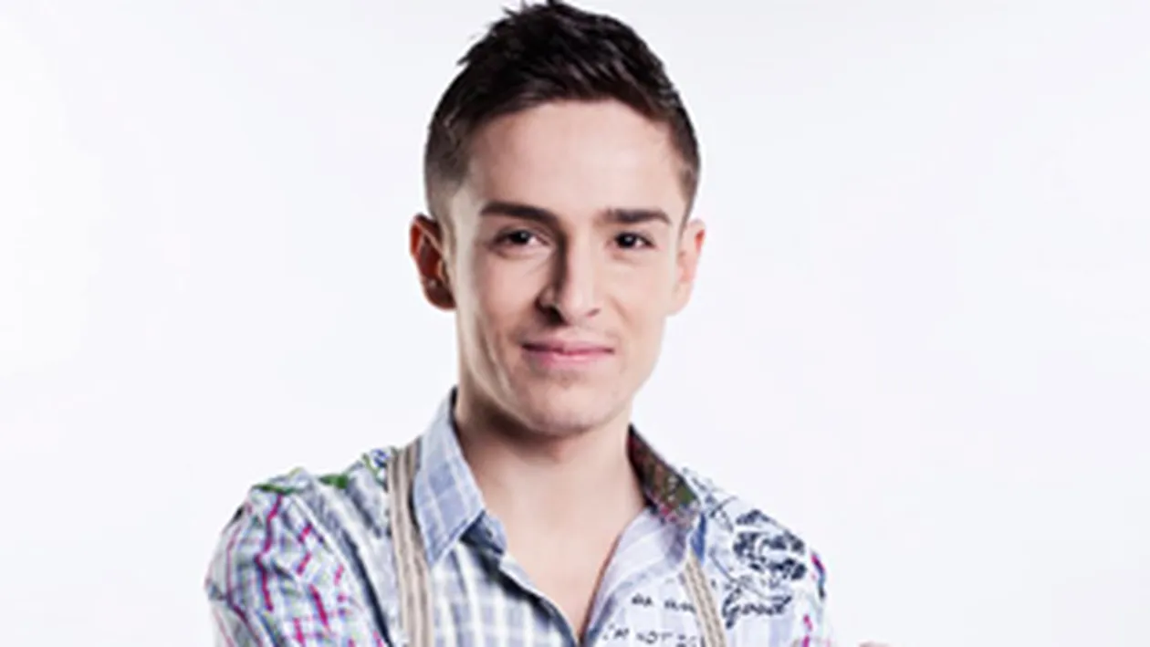Castigatorul X-Factor a inceput sa aiba cautare! Andrei Leonte canta pentru copii in Parcul Unirii