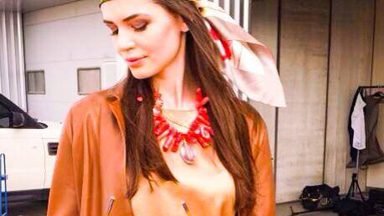 MONICA GABOR nu o duce rău deloc! Vedeta se plimbă cu avionul privat al lui MR PINK