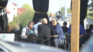 Jocuri de vestiar la Dinamo! ”Fălcosul” a făcut şpriţ dubios, în miezul zilei, cu ”şeful haitei”!