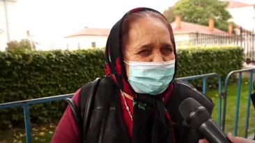 Minune la racla Sfintei Cuvioase Parascheva: „Aveam ca un cârlig în spate, iar când am călcat în ograda bisericii...”