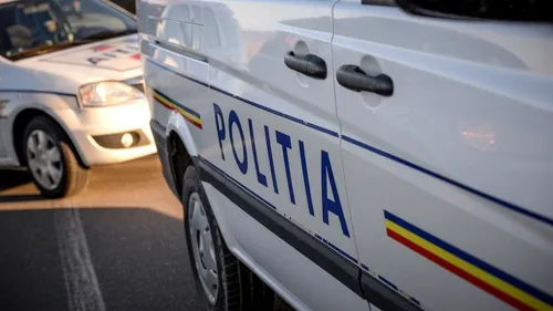 Polițistă din Ploiești, accidentată de un șofer care a fugit, apoi a abandonat mașina