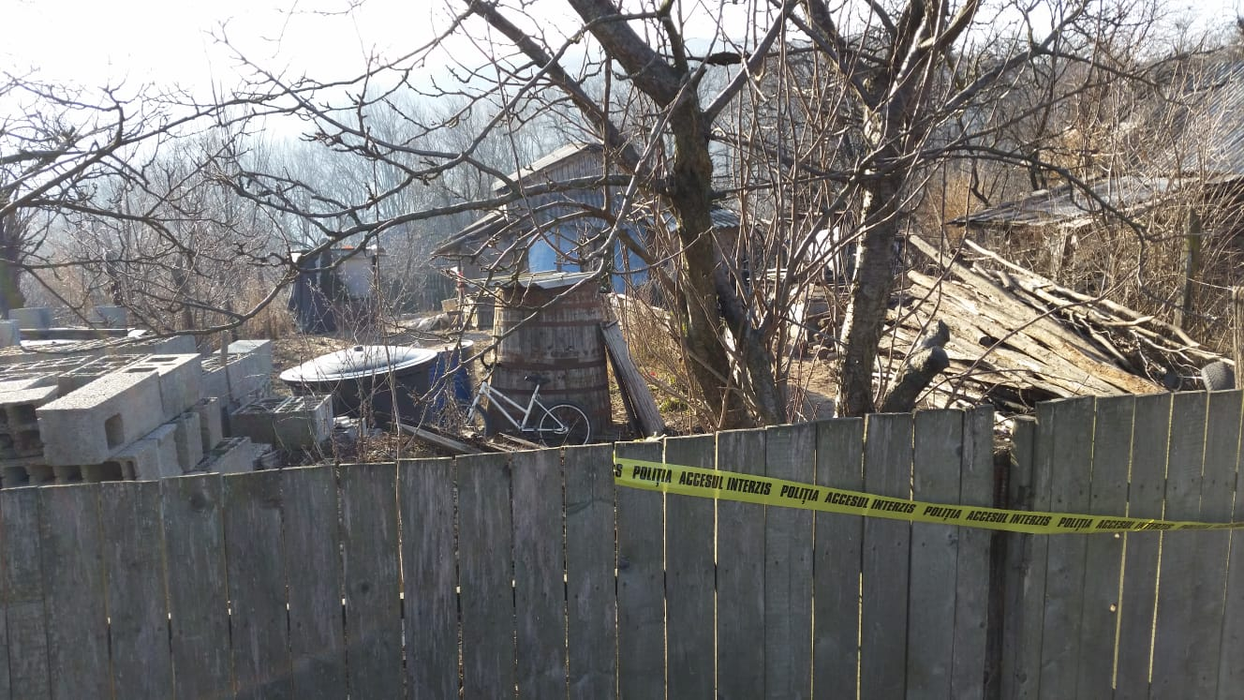 Declarații halucinante în cazul crimei din Răcăciuni! Mama adolescentului care și-a omorât tatăl și a îngropat cadavrul știa despre asasinat