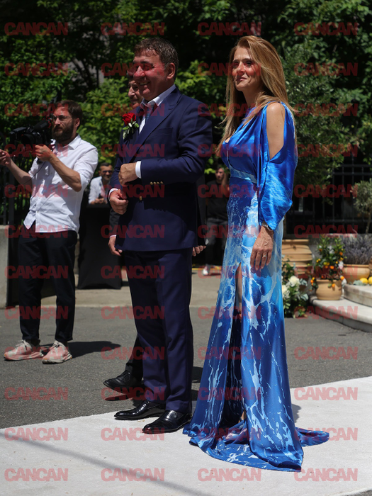 Gică Hagi şi Ianis, de mână cu soţiile, au atras toate privirile. Tablou de familie complet la nunta Kirei!