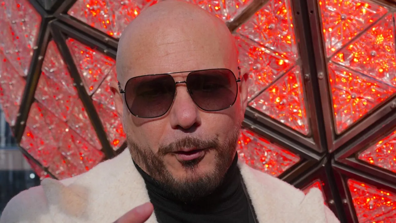 Motivul BIZAR pentru care Pitbull nu renunță la telefonul vechi pentru cel mai nou model de Iphone: ”Sunt un om religios și...”