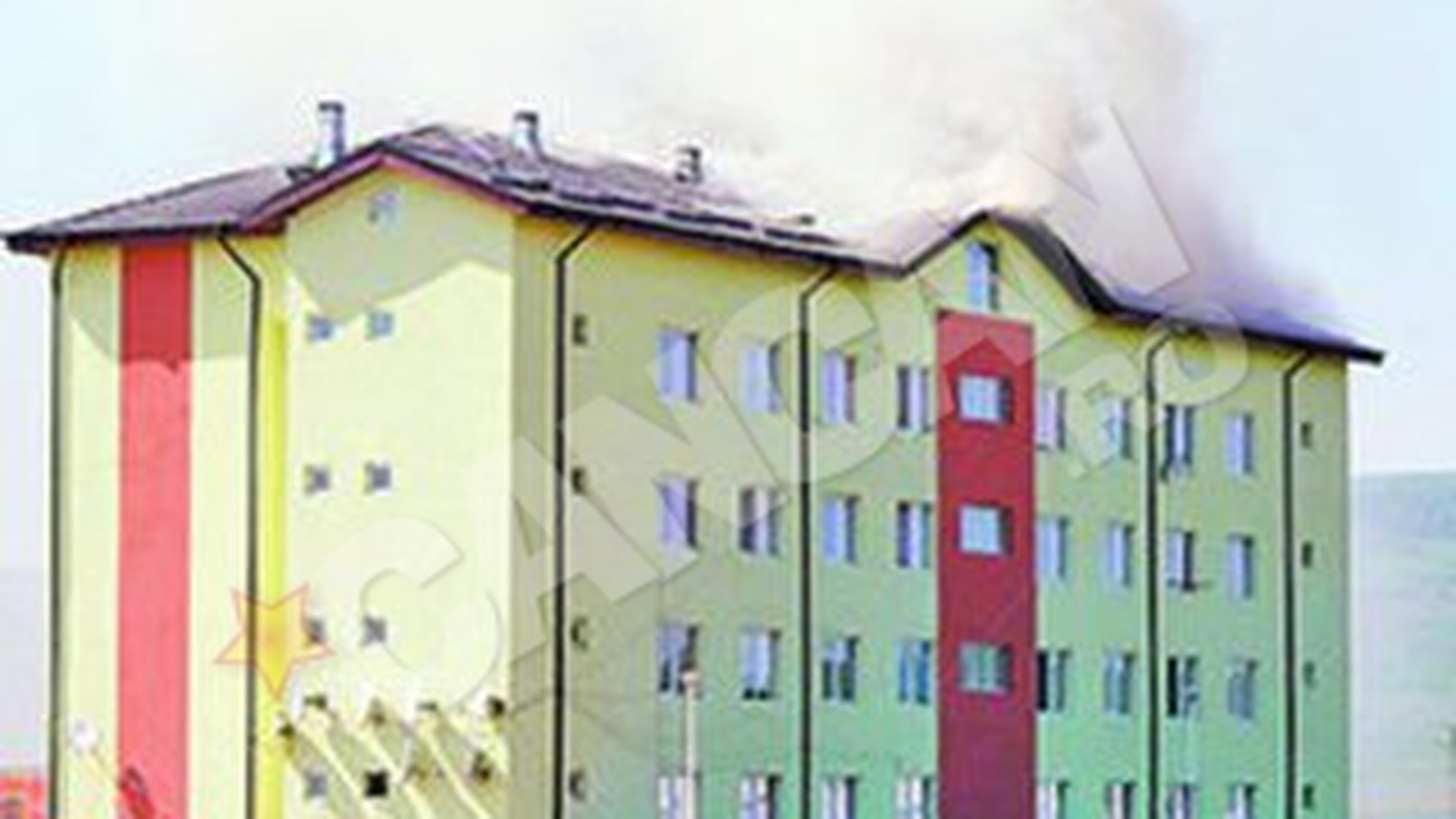Un bloc din Drobeta a ars ca o torta
