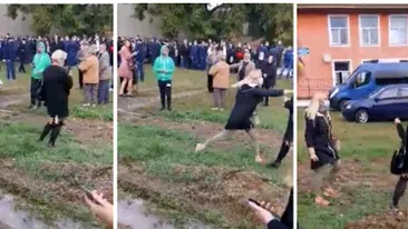 Scandal monstru în Caraș-Severin! Două femei s-au luat la bătaie în fața secției de votare. VIDEO