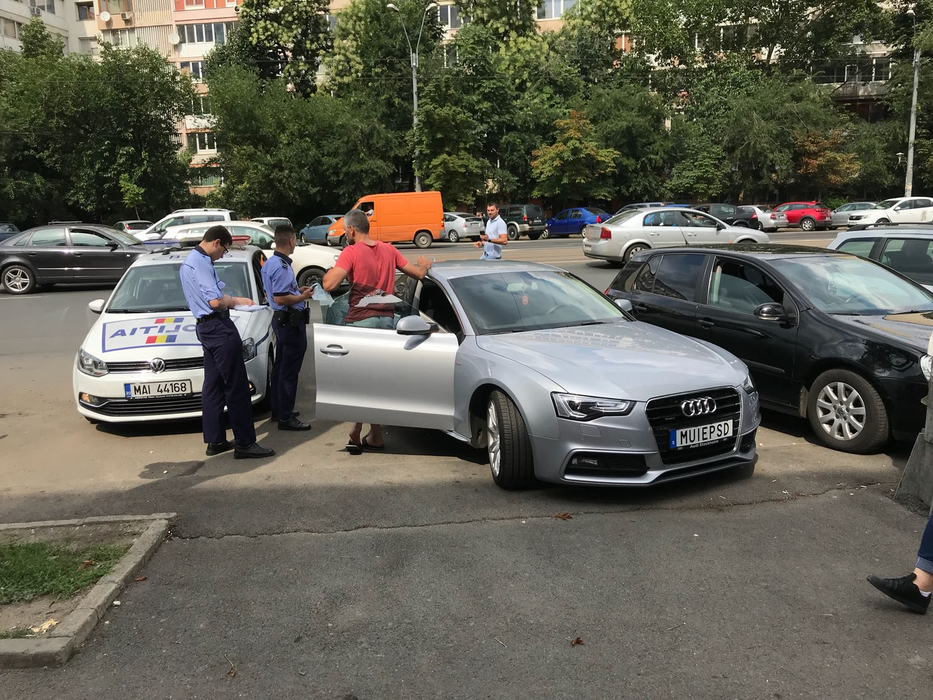 Culmea “#rezist”! Ce a făcut poliția când a sesizat în trafic o mașină cu numărul de înmatriculare “&%#*PSD”