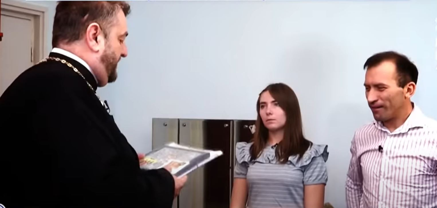 Vulpița de la Acces Direct și soțul ei s-au spovedit! Ce semne diavolești au primit în timp ce duhovnicul era în casa lor