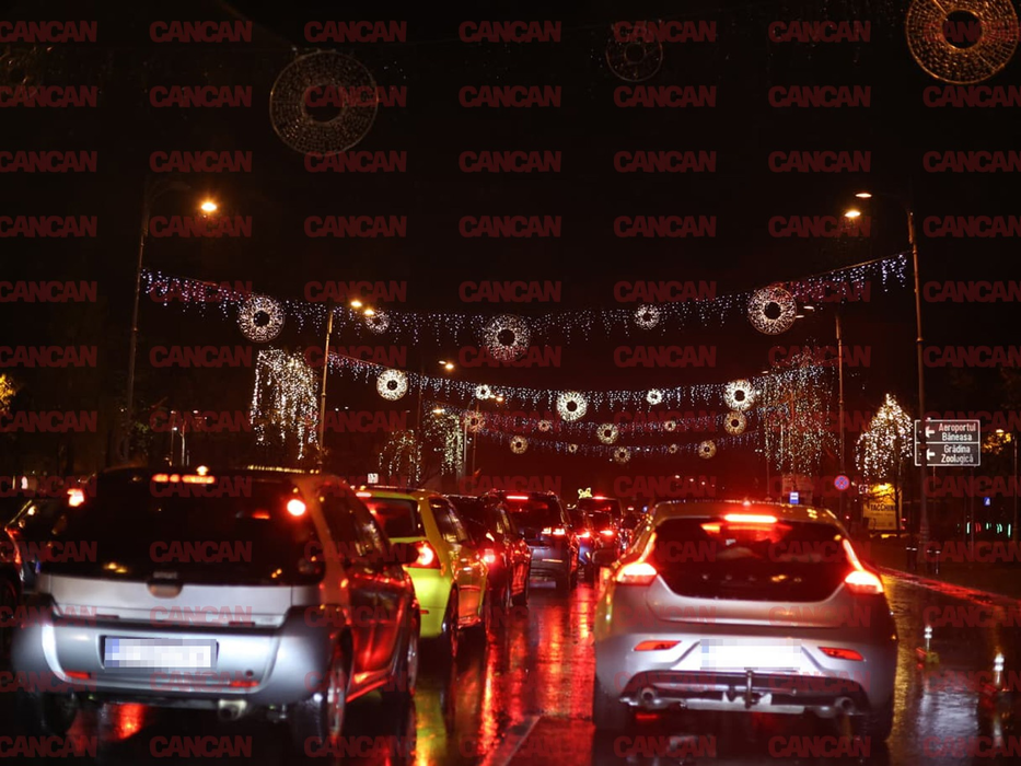 Magia Crăciunului a venit mai devreme! Bucureștiul a fost luminat de sărbătoare! Foto & video