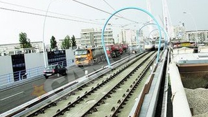 Sase tramvaie si 14 camioane au testat pasajul Basarab! Pus la incercare cu aproape 1.000 de tone