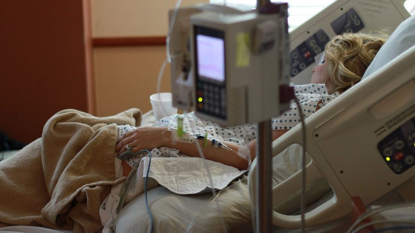 Gripa face ravagii în întreaga țară! Un spital de boli infecțioase a interzis vizitele, ca urmare a numărului ridicat de cazuri