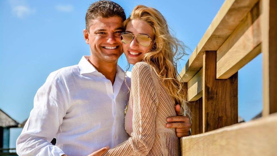 Adevărul despre relaţia dintre Cristian Boureanu şi Laura Dincă! S-au cunoscut pe Facebook: „În primul rând, am întrebat-o dacă avea 18 ani. I-am cerut şi buletinul!”