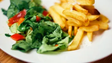 Cartofii prăjiţi ar putea fi mai sănătoşi decât salata, conform ultimelor studii ştiinţifice