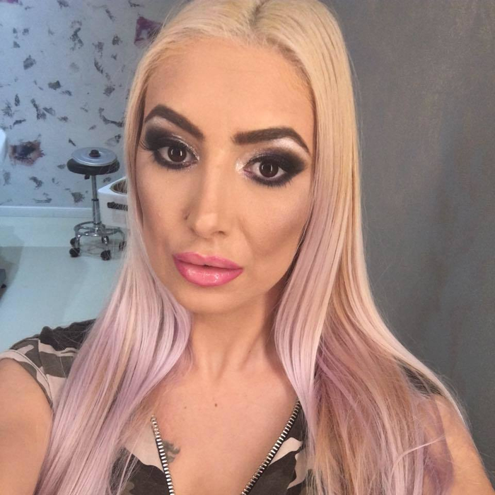 Sexy Brăileanca i-a atacat dur pe credincioşi, considerându-i ipocriţi