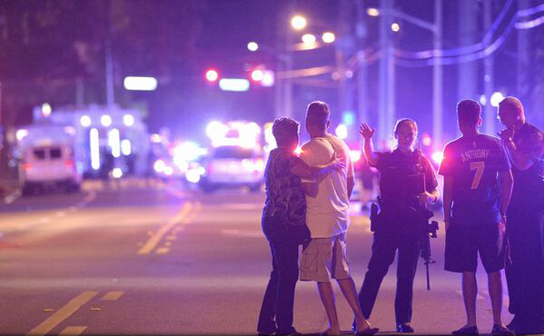 Cel mai sângeros atac armat din istoria ţării! 50 de morţi şi 53 de răniţi la clubul gay din Orlando