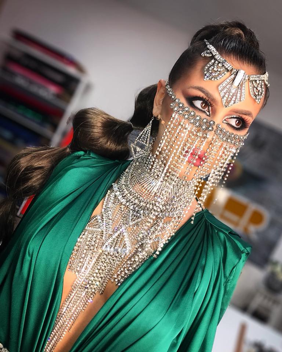 Emily Burghelea și-a umplut camera de produse pentru make-up (Sursă: Facebook)