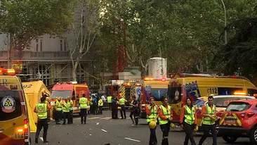 Un mort și 11 răniți în urma prăbușirii schelelor de pe hotelul Ritz din Madrid